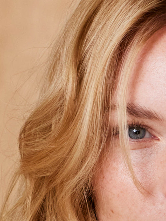 Image of Light Blonde plant-based hair color packaging, front view by khadi